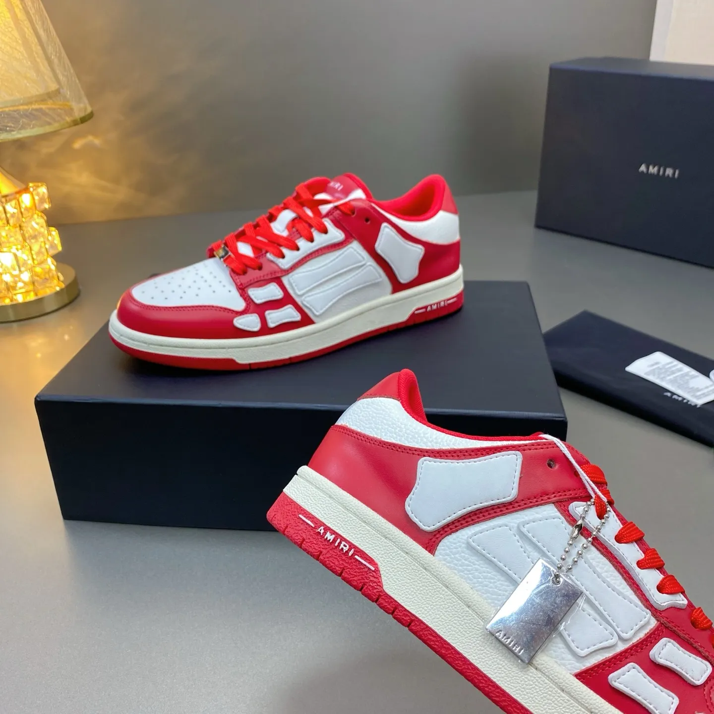 p580🐮🐮AMIRI Couple Style👑 The latest The Pacific Series Couple Style💀🦴Bone Stars Casual Sports Shoes Skateboard Shoes✔️ AMIRI's Pacific shoes are a sneaker that combines luxury and street style. Many celebrities and Internet celebrities have the same style. Its design and workmanship are very exquisite. Made of high-grade cow leather, soft to the touch and highly durable. 💎Fabrics: Original custom imported first-layer cowhide 💎Inner lining: Original customized breathable mesh 💎Foot: Original injection molded one-piece, comfortable, wear-resistant and not tiring for feet 💎Outsole: Original 1:1 molded three-color sole Original outsole 💎Sole thickness: 3CM 💎Size: Female 35-40 Male 39-46 💎Price; Top version 👑Special remarks Remark: (Female size 34 40 . Men's sizes 38 45 46 are customized and cannot be returned or exchanged. Please note when ordering! Thank you🤝🤝
